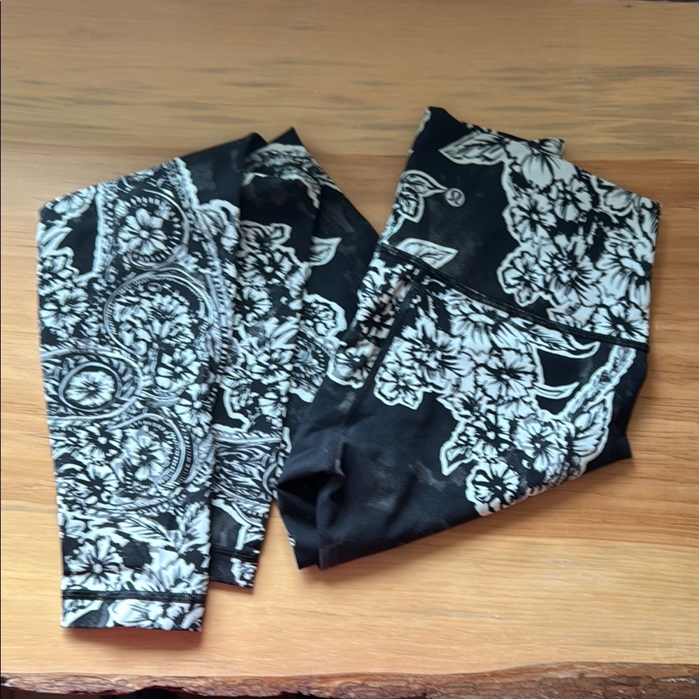 Black and White Floral Leggings